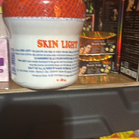 Lightening cream - Picture 2 of 2